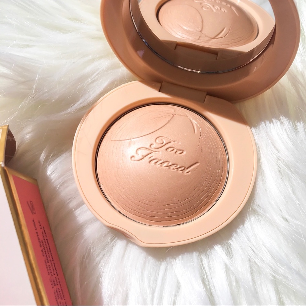 Too Faced Peach Frosted Highlighter